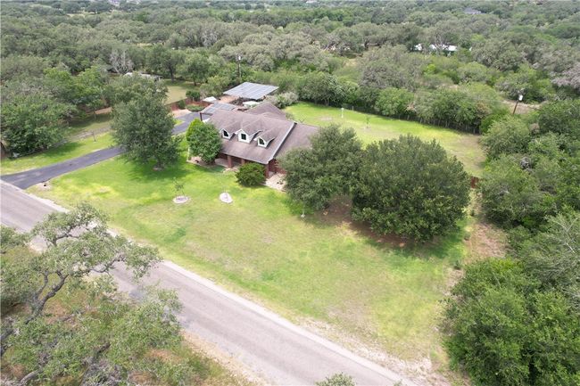 125 Red Bird Rdg, House other with 4 bedrooms, 3 bathrooms and null parking in Beeville TX | Image 35