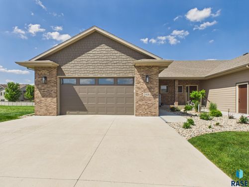 2418 E Joshua Cir Circle, Sioux Falls, SD, 57108 | Card Image