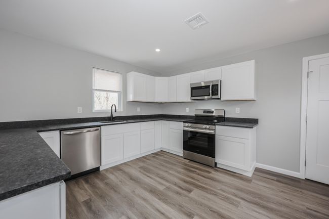 319 Mechanic St, House other with 6 bedrooms, 3 bathrooms and null parking in Laconia NH | Image 24