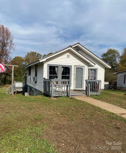 137 Bellvue St, Forest City, NC, 28043-2813 | Card Image