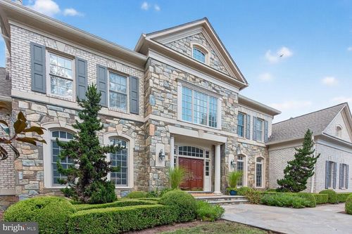 9864 Walker Glen Ct, GREAT FALLS, VA, 22066-1931 | Card Image