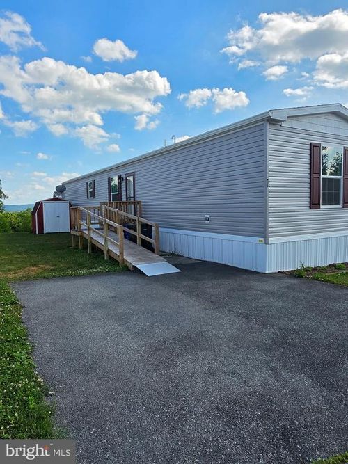 955 Wollups Hill Rd, STEVENS, PA, 17578-9653 | Card Image