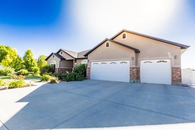 1869 S 2050 E, House other with 5 bedrooms, 3 bathrooms and 3 parking in Naples UT | Image 2