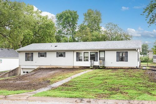 207 W Lucy St, Mc Louth, KS, 66054-4501 | Card Image