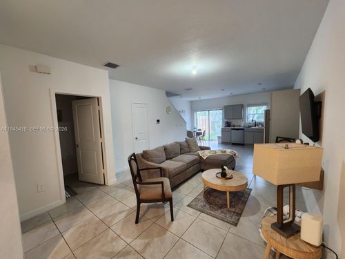 326 Ne 1st Dr, Florida City, FL, 33034-2274 | Card Image