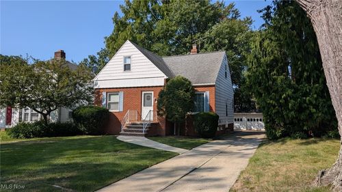 2084 E 224th St, Euclid, OH, 44117-2119 | Card Image
