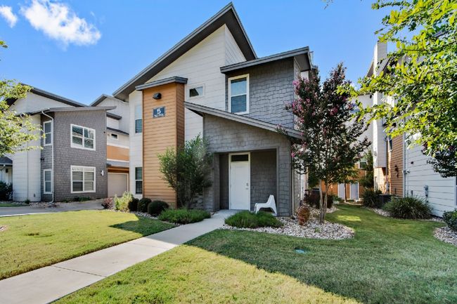 View of front of property with a front lawn | Image 10