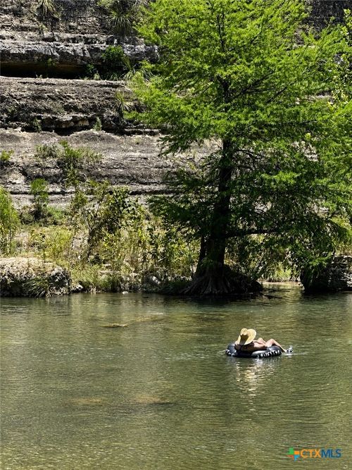 8400 River Rd, New Braunfels, TX, 78132-3107 | Card Image