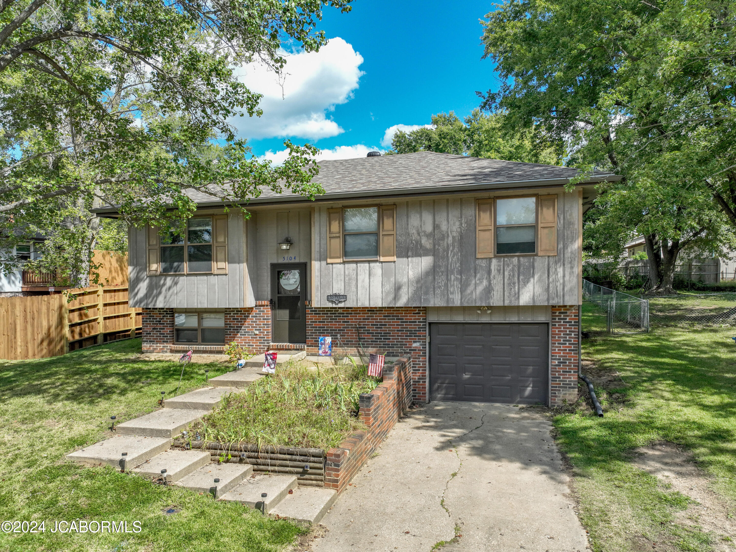 Brooks Dr, Jefferson City, MO 65109
