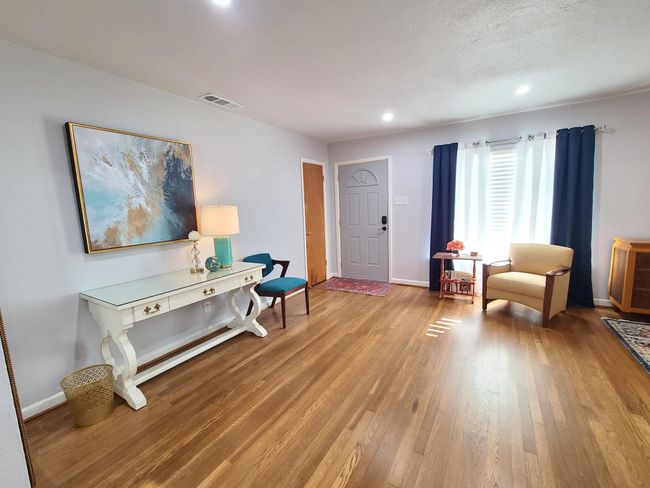 6331 Scyene Rd, House other with 2 bedrooms, 1 bathrooms and null parking in Dallas TX | Image 6