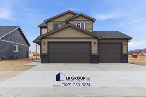 825 S 6th Ave, Mills, WY, 82604 | Card Image
