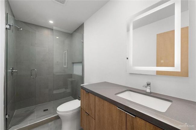 Primary Bedroom En Suite bathroom | Image 14