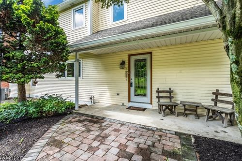 42 Trubeck Ln, Phillipsburg, NJ, 08865 | Card Image