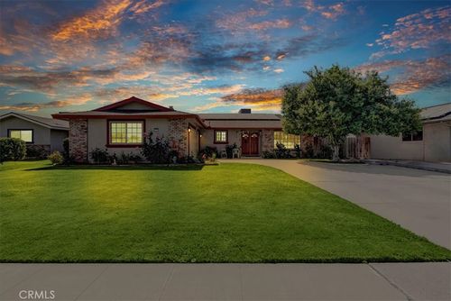 355 Kenwood Dr, Lemoore, CA, 93245-3729 | Card Image