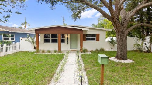7042 Dartmouth Ave N, SAINT PETERSBURG, FL, 33710-7652 | Card Image