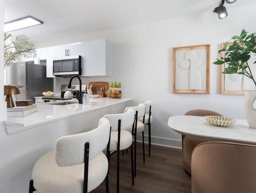 800 The Pointe Dr, West Palm Beach, FL, 33409-1954 | Card Image