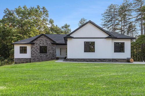 15273 Pine Ridge Drive, Groveland Township, MI, 48462 | Card Image