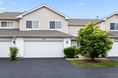 1673 Waterford Rd, North Aurora, IL, 60542-1741 | Card Image