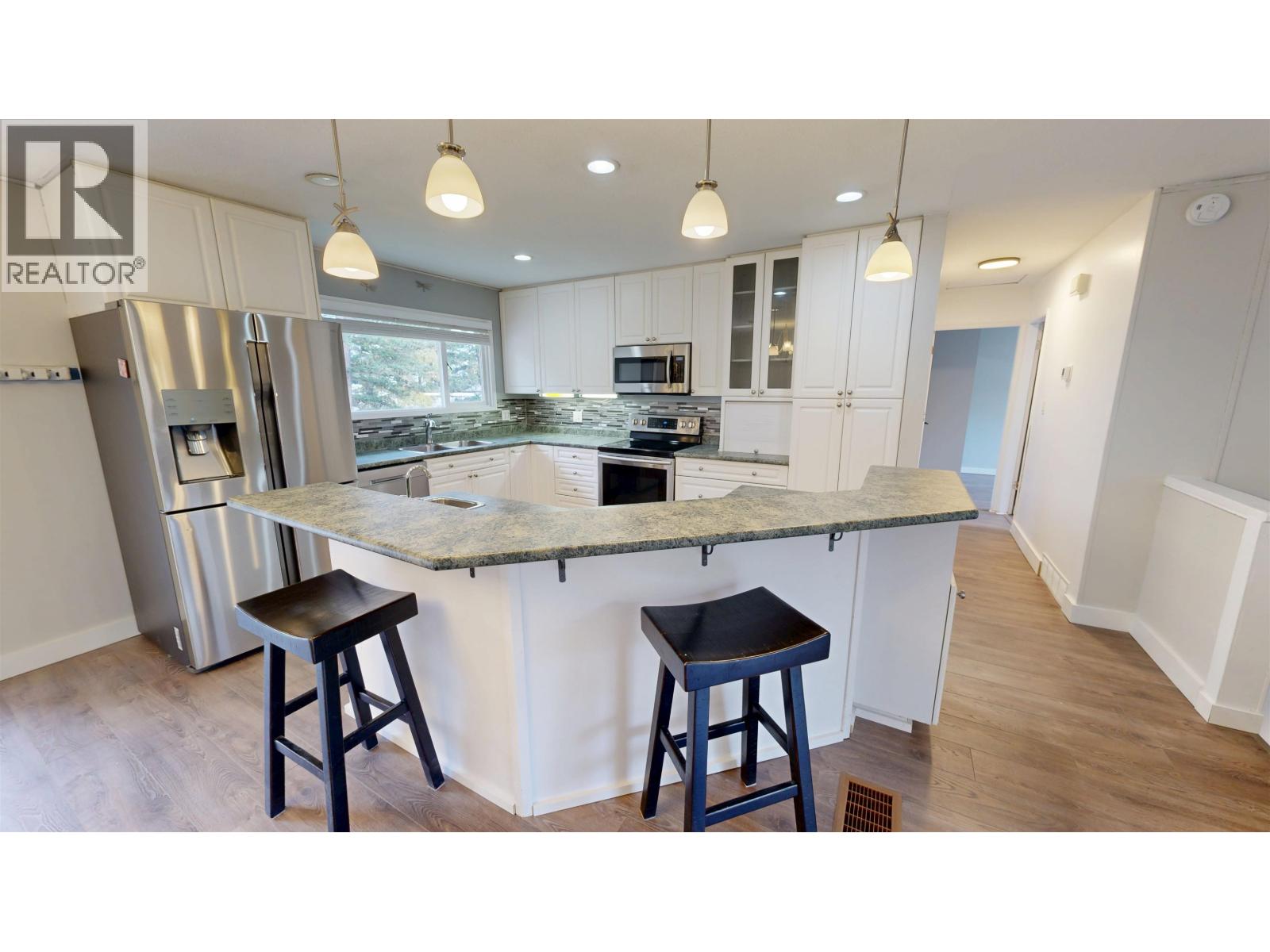 Residential in 100 Mile House 5