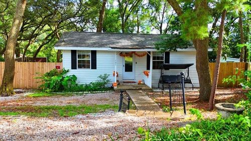 101 3rd St, Niceville, FL, 32578-1115 | Card Image