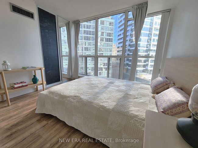 1109 - 24 Wellesley St W, Condo with 1 bedrooms, 1 bathrooms and null parking in Toronto ON | Image 5