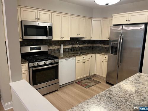 118 Orchard Park, Allendale, NJ, 07401-1748 | Card Image