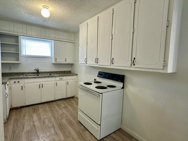 650 S 22 Nd St, Home with 6 bedrooms, 6 bathrooms and null parking in Slaton TX | Image 4