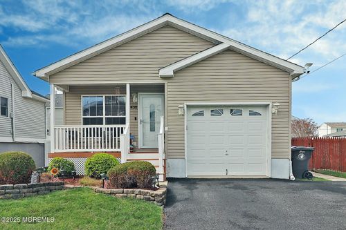 630 Goose Pl, Toms River, NJ, 08753-4654 | Card Image