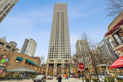 24m-1030 State St, Chicago, IL, 60610-7801 | Card Image