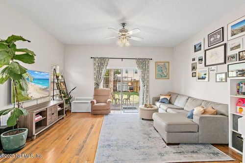 885 6th Ave S, Jacksonville Beach, FL, 32250-4201 | Card Image