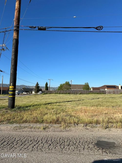 18130 Bold Venture Dr, Tehachapi, CA, 93561-5310 | Card Image