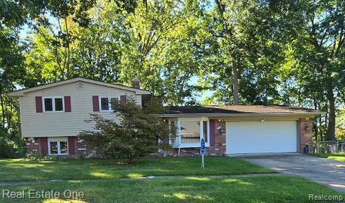 2608 Watonga Dr, Commerce Township, MI, 48382-3448 | Card Image