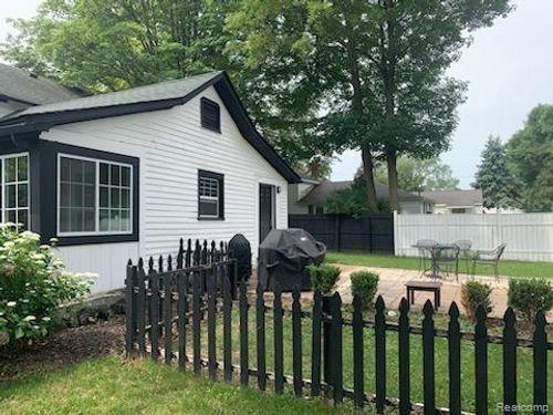 303 N 4th St, Brighton, MI, 48116-1230 | Card Image