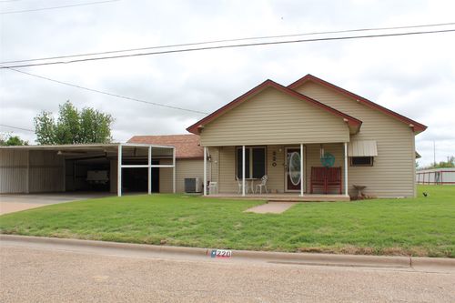 220 N 14th Ave, Munday, TX, 76371-1704 | Card Image