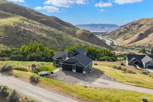 44 Shoemaker Ln, Horseshoe Bend, ID, 83629-8018 | Card Image