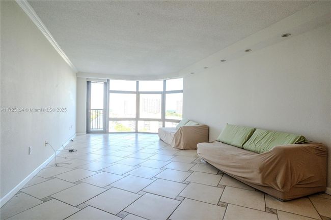 APT-1102 - 3375 N Country Club Dr, Condo with 2 bedrooms, 2 bathrooms and null parking in Aventura FL | Image 5