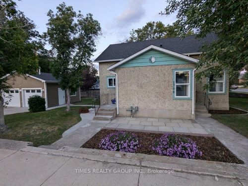 1706 3 Ave, Fort Macleod, AB, T0L0Z0 | Card Image