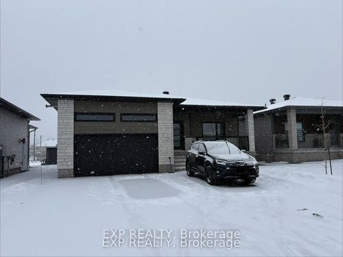 225a-225 Cypress St, Limoges, ON, K0A2M0 | Card Image