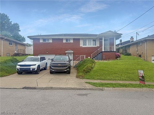240 Fernwood Ave, Weirton, WV, 26062-4914 | Card Image
