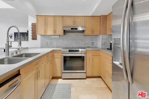 103-7135 N Hollywood Way, Burbank, CA, 91505-4301 | Card Image