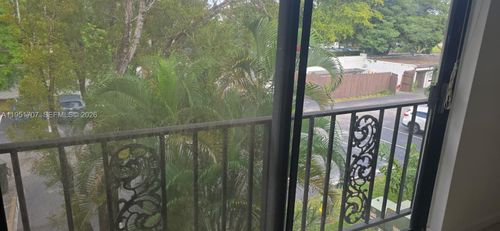 apt-3m-3680 Inverrary Dr, Lauderhill, FL, 33319-5932 | Card Image