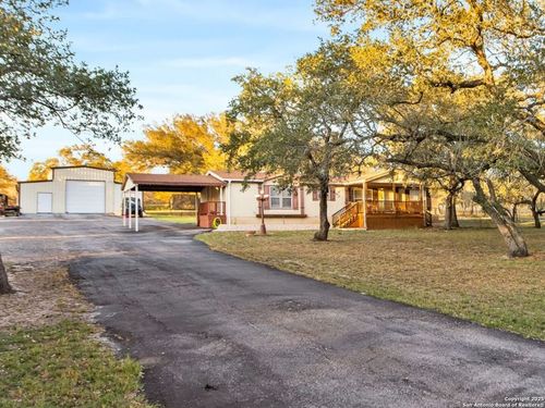 1218 Eagle Creek Dr, Floresville, TX, 78114-9209 | Card Image