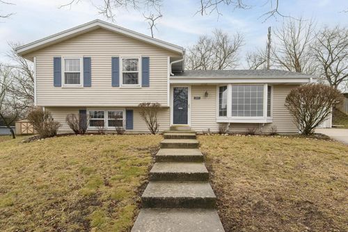 2411 Royal Court, Waukesha, WI, 53188 | Card Image