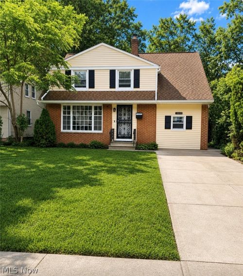 19106 Lanbury Ave, Warrensville Heights, OH, 44122-6504 | Card Image
