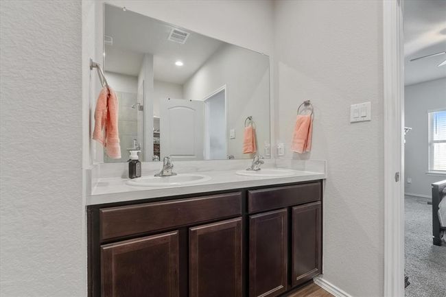 Primary bath with double sinks | Image 18