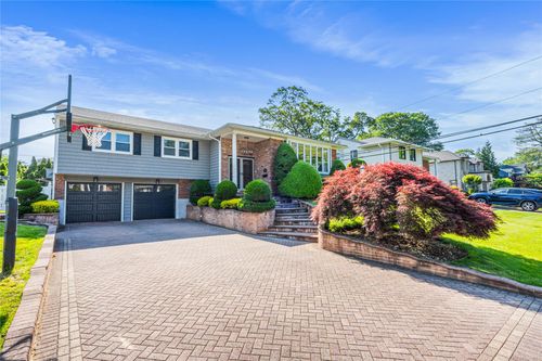 95 The Dell, Albertson, NY, 11507-1012 | Card Image