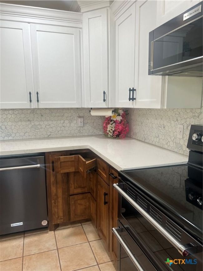 1102 Crockett, House other with 4 bedrooms, 3 bathrooms and null parking in Cotulla TX | Image 7