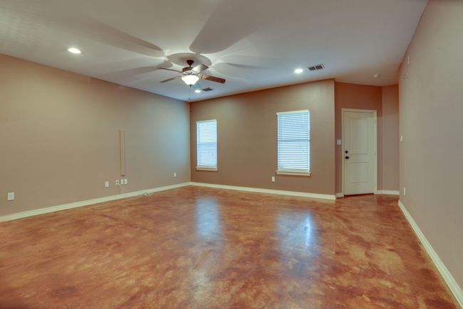 617 E Worth St, House other with 3 bedrooms, 2 bathrooms and null parking in Grapevine TX | Image 12
