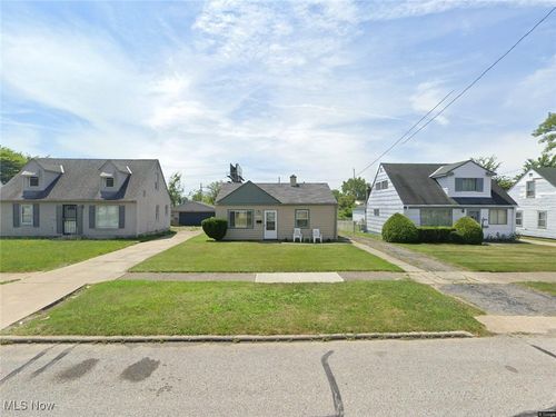 17406 Wayne Dr, Cleveland, OH, 44128-3373 | Card Image