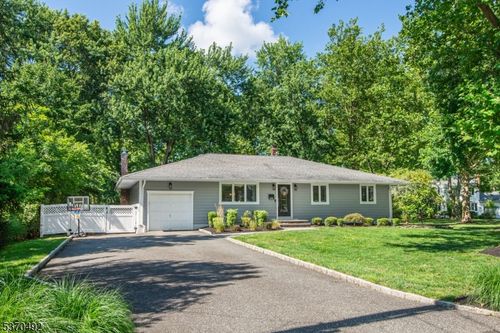 328 Chaucer Dr, Berkeley Heights, NJ, 07922-1804 | Card Image